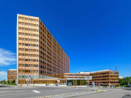 Mövenpick Hotel Geneva Отели рядом с достопримечательностью «Больница Тур»