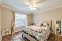 Pool & Home Theater: Lighthouse Point Home!
