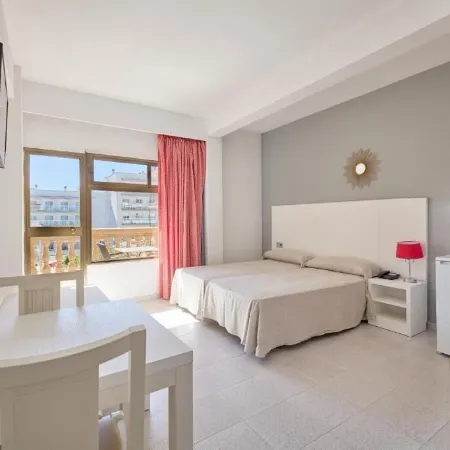 Apartamentos Isla Del Sol Отели рядом с достопримечательностью «Конгресс-центр Пальмы»