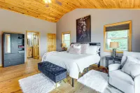 Mtn-View Cabin: Deck & Pets Welcome in Murphy - spa