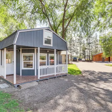 20 Mi to Glacier Natl Park Pet-Friendly Cabin