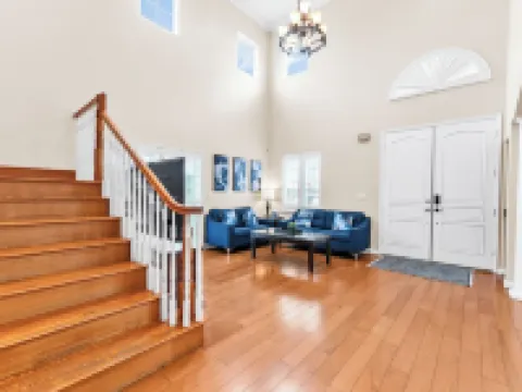 Convenient Located Warming Large 4 Bedroom 3 Bath Home Near DTLA over 2,100 SF Hoteles en El Monte