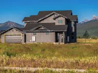 3 BR Duplex w/ Full Kitchen, W & D Hotels in Driggs