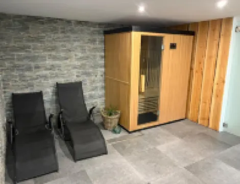 帶北歐浴的林中小木屋