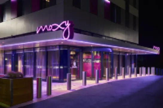 Moxy Birmingham NEC Hotels near Birmingham Airport
