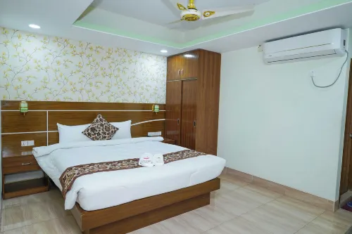 Rochas Hotel & Resort Bogura - 2-Star