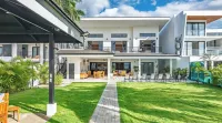 Casa Natalia: Luxurious Oceanfront Villa with Housekeeping and Concierge - Villas