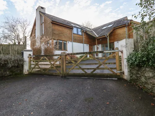 Little Rondeval Hotels in Totnes