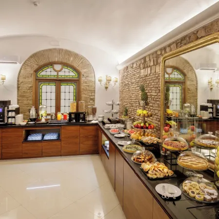 Hotel Della Torre Argentina Отели рядом с достопримечательностью «Площадь Торре-Арджентина»