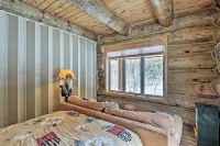 Custom Log Cabin w/ Deck & 45 Acres by Pine River! - Alloggi