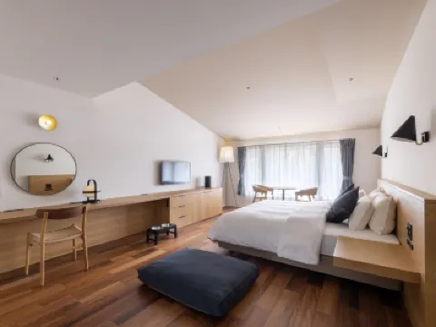 Bird Hotel Hotels in 