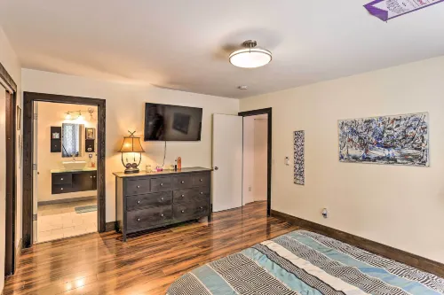 Vibrant Weaverville Escape w/ Deck & Creek! - Homestays