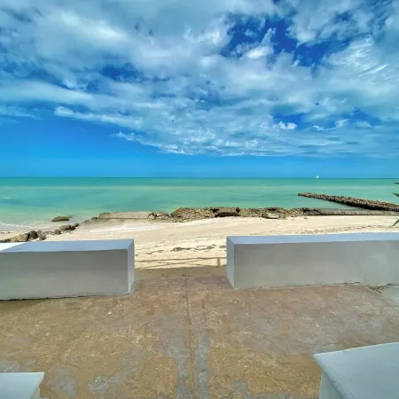Coastal Casual Bliss: Beach + Pool + Rooftop Deck + Generator + Fast Internet