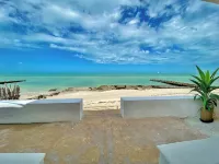 Coastal Casual Bliss: Beach + Pool + Rooftop Deck + Generator + Fast Internet