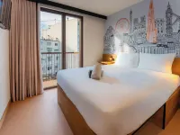 easyHotel Valencia Ciutat Vella Hotels near Campanar