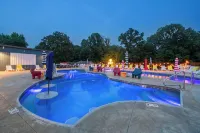 The Lakehouse Inn at Sledd Creek - Pools