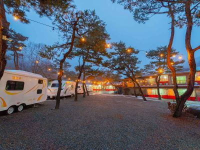 Yangpyeong Smile Caravan Pension (Valley View)