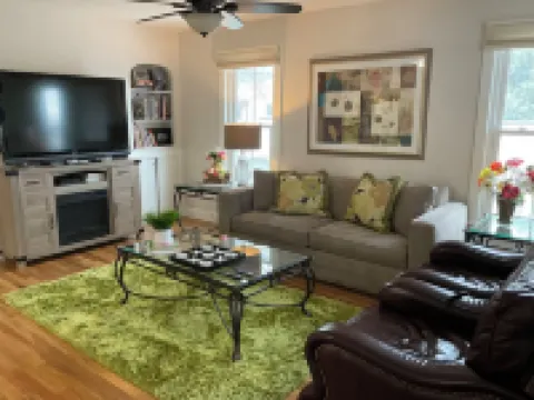 Historic Cottage Downtown