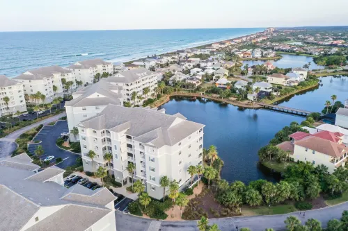 Elegant Waterfront Condo With Central AC, Balcony, and Shared Pools & hot Tubs