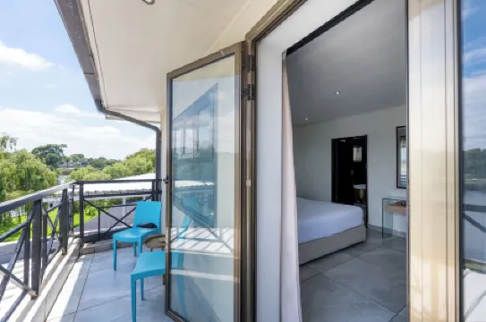 Anew Hotel & Convention Centre or Tambo Johannesburg