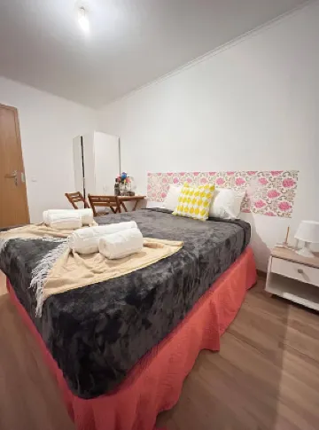 Bright&Spacious Apartment in Sleeps 8 Family& Hotels in Santa Clara