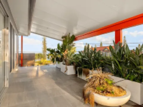 Striking Luxury Home With Garden & BBQ Hotels in Margate