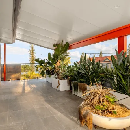 Striking Luxury Home With Garden & BBQ