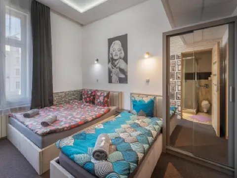 70s Hostel Hotels in 