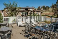 Econo Lodge Inn & Suites Madras - WiFi