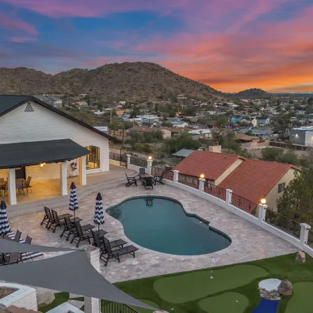 Built Into A Mtn - Heated Pool & Lounge