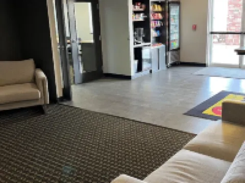 Super 8 by Wyndham Windsor Hotels in Windsor