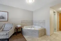 Best Western Plus Otonabee Inn - Hot Tub