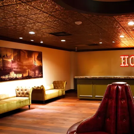 Golden Gate Hotel & Casino Отели рядом с достопримечательностью «Пешеходная торгово-развлекательная аллея Фремонт-Экспириенс»