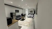 Cozy Studio Retreat in Scenic Georgina, Canada