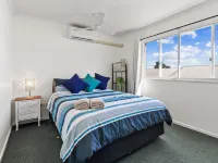 Spacious Esplanade Apartment with Rooftop Access