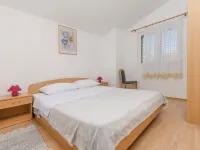 Apartments Remi Hotels in Nin
