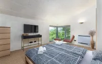 Le Grand Cru Villa - Award Winning Holiday Home 2025 - parking