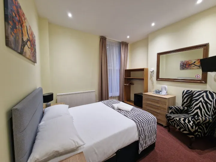 Hotel 65