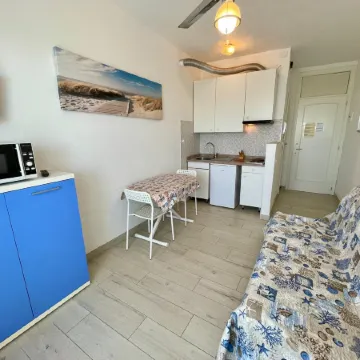 Seaview Studio for Two-Beahost