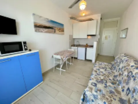 Seaview Studio for Two-Beahost