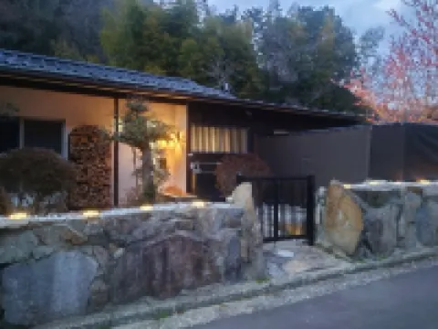 Natural Open-Air Hot Spring Chizu 鹽之江町附近的飯店