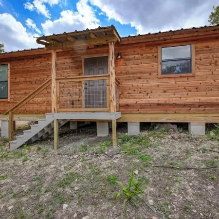 Rustic Cabin with Firepit and Grill - 10 Mins to Main St