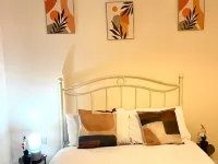 Deluxe Room W Fast WiFi, Netflix, Free Parking Hotels in Wolverhampton