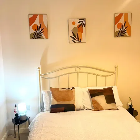 The Luxe Loft 2Bed Apartment Free Parking, Fast WiFi & Netflix