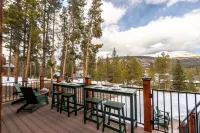 Mtn & Lake Views, Hot Tub, Dog Friendly, Chef's Kitchen, 5 Min to Main St Breck