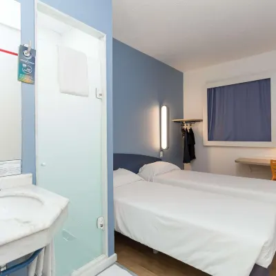 ibis budget Curitiba Centro Hotels near Cristal Palace