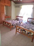 Beautiful and Cozy 3 Bedroom Home in walking distance to the beach and shops! Hotel di 