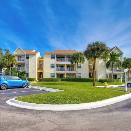 Walk to Canova Beach Park: Couple's Coastal Condo