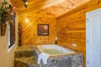 Great View! Pool Table,Hot Tub,Privacy,Fireplace - Romantic