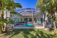 Merritt Island Home with Grill and Saltwater Pool - spa